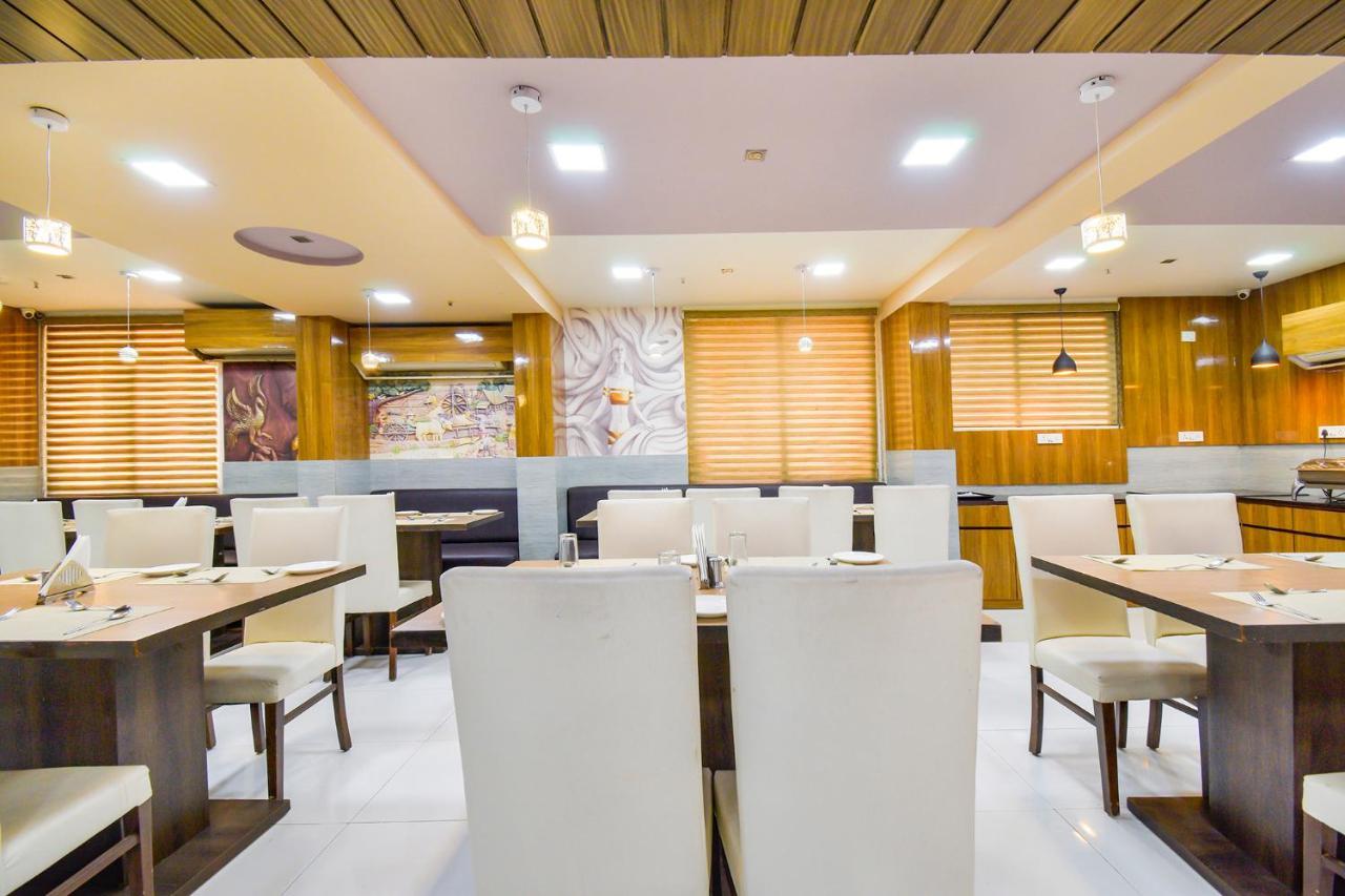 Fabhotel Kohinoor Plaza Ahmedabad Esterno foto